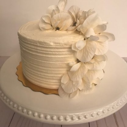 ridge cake, buttercream icing, custom cake, flower topper